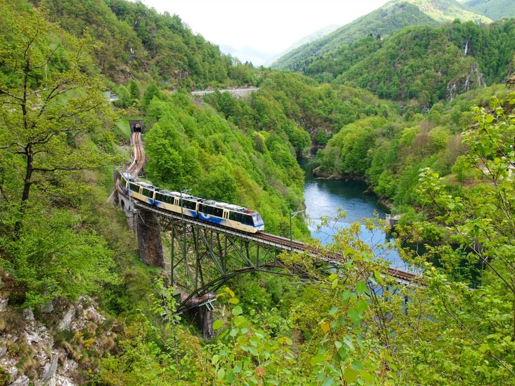 Italia Delle Meraviglie & The Centovalli Scenic Train from Italy to Switzerland tour image
