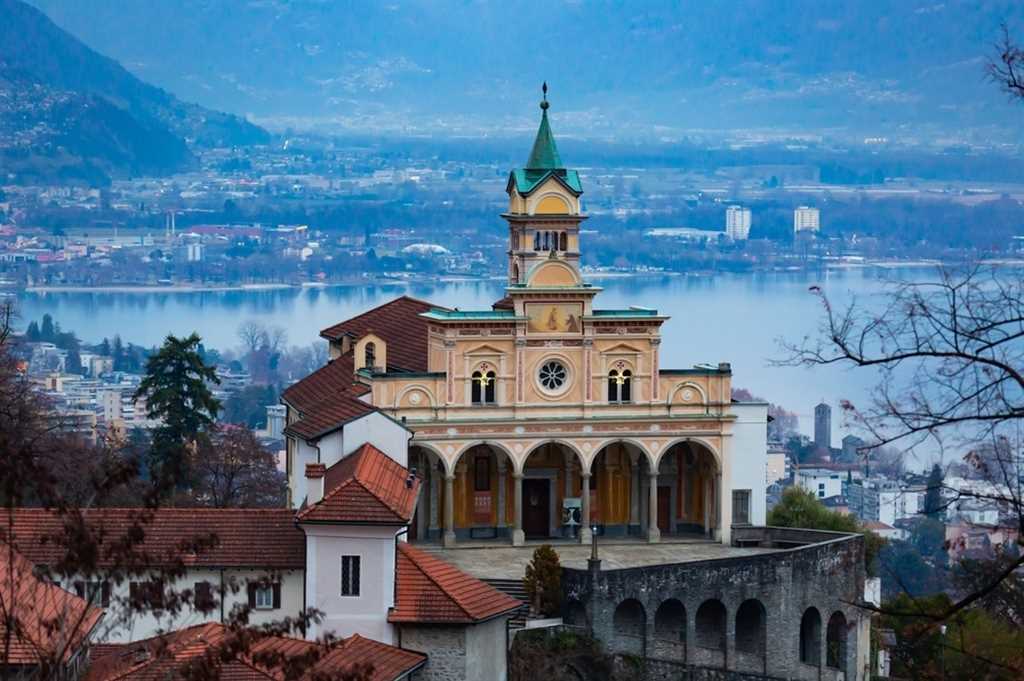 North Italy, Switzerland & The Centovalli Scenic Train Christmas Markets tour image