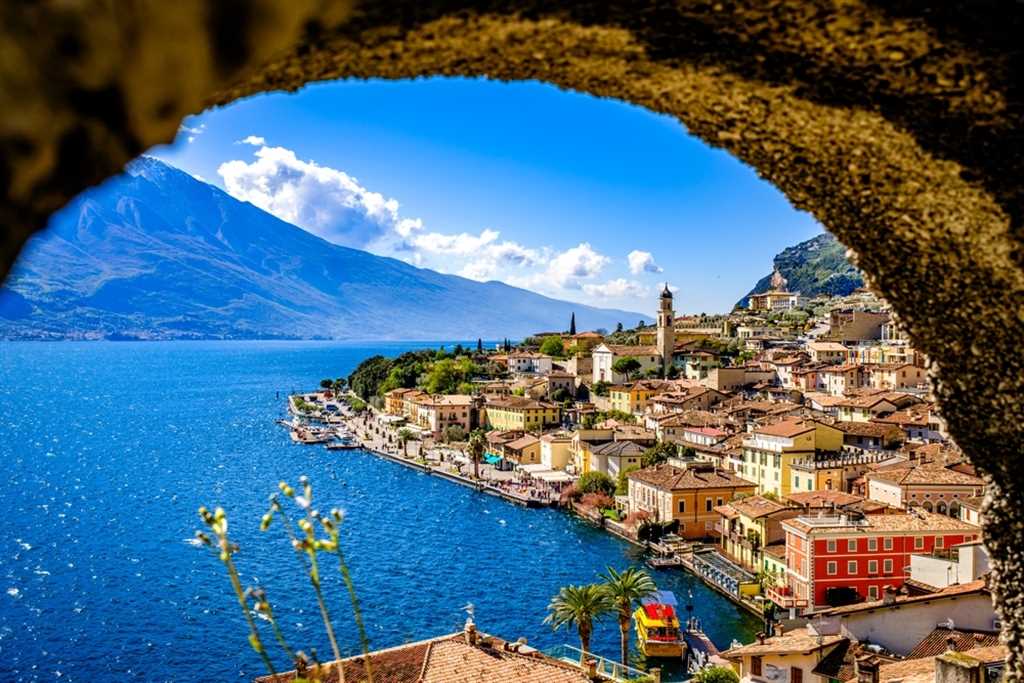 Lake Garda, Gardaland & Venice tour image